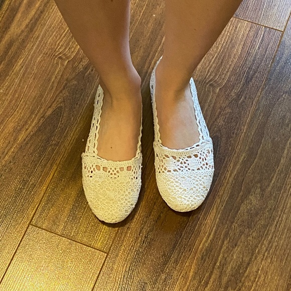 Ardene Lace Flats - Picture 2 of 3